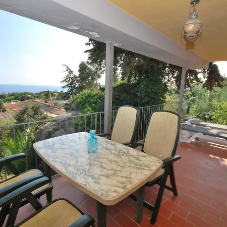 Apartment Quaint In With Sea Nearby