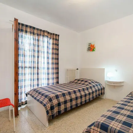 Quaint In With Sea Nearby