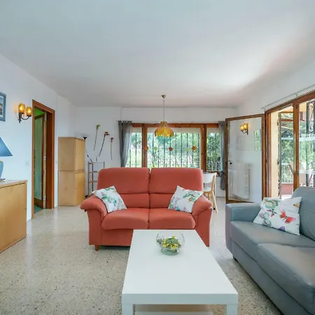 Quaint In With Sea Nearby