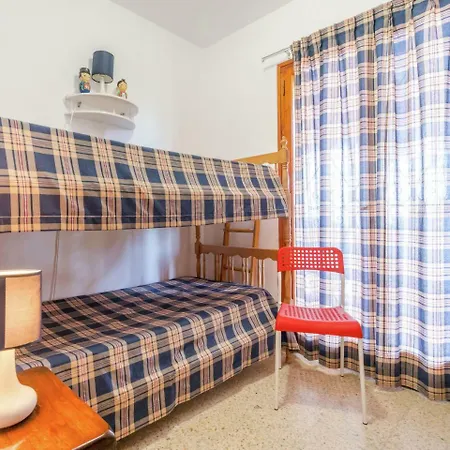 Апартаменти Quaint In With Sea Nearby *